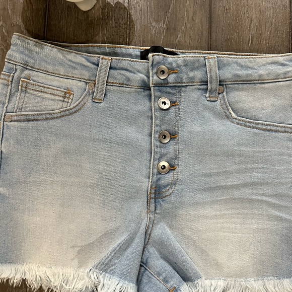 Kendall & Kylie Hipster Short - Picture 2 of 11